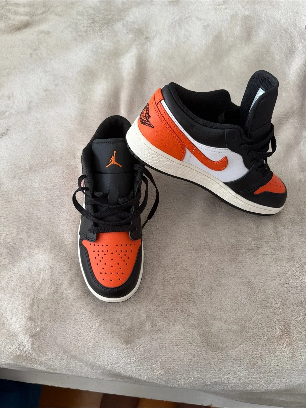 Nike Kids Black and Orange Low-Top Sneakers